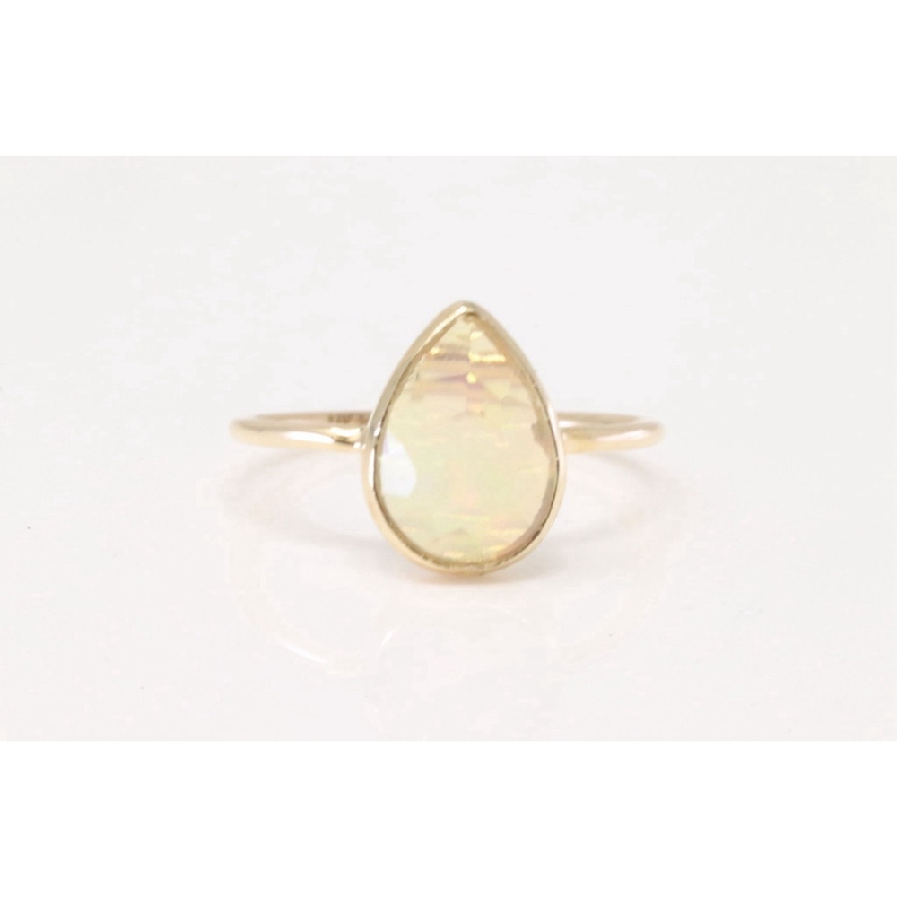 Opal Ring 14Kt gold and 1.06 ct opal stone